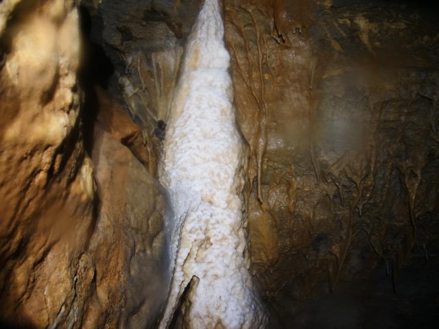 浙江杭州千岛湖《白马乳洞》溶洞灯光开发设计施工(图12)