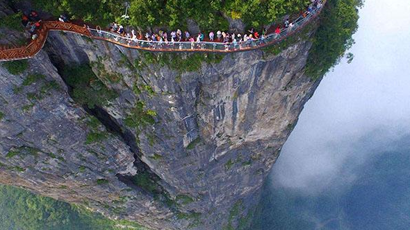 玻璃栈道“烂大街”,中景互维化腐朽为神奇(图1) 文章附图